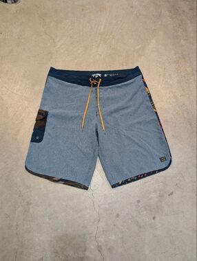 Billabong 73 Pro Men's 34 (35x10.5) Blue Boardshort Swim Trunks Hybrid Recycler